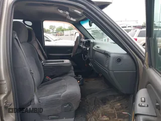 2001 Chevrolet Silverado 1500HD LS z VIN 1GCGK13U01F145194, wystawiony jako IAAI lot #42341840 z przebiegiem 256 501 mil mil oraz . Historia ofert i sprzedaży dostępna na DreamBid. Obrazek 5.