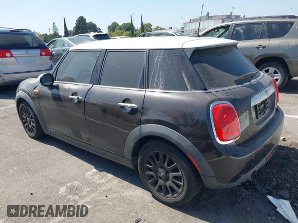 2015 MINI Hardtop 4 Door z VIN WMWXS5C55FT830653, wystawiony jako IAAI lot #42721174 z przebiegiem 126 298 mil mil oraz . Historia ofert i sprzedaży dostępna na DreamBid. Obrazek 3.