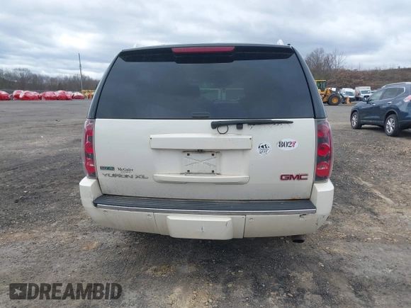 2011 GMC Yukon XL Denali z VIN 1GKS2MEF7BR271728, wystawiony jako IAAI lot #42050555 z przebiegiem 251 752 mil mil oraz . Historia ofert i sprzedaży dostępna na DreamBid. Obrazek 16.