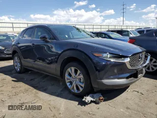 2022 Mazda CX-30 S Select z VIN 3MVDMBBL4NM441240, wystawiony jako Copart lot #64827023 z przebiegiem 5 623 mil mil oraz Czysty tytuł • Clean title. Historia ofert i sprzedaży dostępna na DreamBid. Obrazek 4.