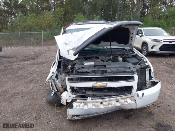 2010 Chevrolet Suburban LT with VIN 1GNUKJE39AR277383, listed as a IAAI auction lot 40800222 with 152,160 mi miles. Bid and sale history available at carsss.com. Image 6.