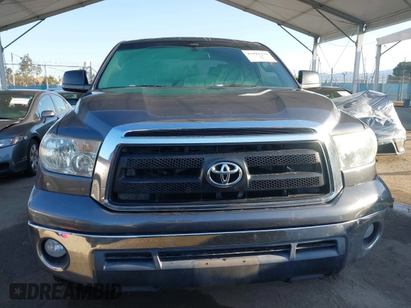 2011 Toyota Tundra z VIN 5TFRM5F15BX028699, wystawiony jako IAAI lot #41921139 z przebiegiem 147 811 mil mil oraz . Historia ofert i sprzedaży dostępna na DreamBid. Obrazek 12.