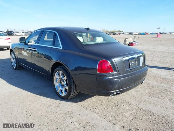 2011 Rolls-Royce Ghost with VIN SCA664S5XBUX49688, listed as a IAAI auction lot 40971162 with 17,595 mi miles. Bid and sale history available at carsss.com. Image 3.