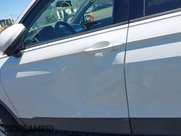 2018 Volkswagen Tiguan S z VIN 3VV1B7AX5JM043090, wystawiony jako IAAI lot #41998165 z przebiegiem Nie podano mil oraz . Historia ofert i sprzedaży dostępna na DreamBid. Obrazek 6.