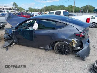 2022 Tesla Model Y Long Range z VIN 7SAYGDEE8NF443194, wystawiony jako IAAI lot #42259205 z przebiegiem 38 540 mil mil oraz . Historia ofert i sprzedaży dostępna na DreamBid. Obrazek 14.