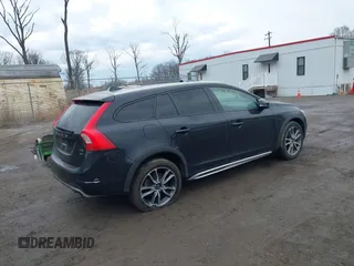 2016 Volvo V60 Cross Country T5 with VIN YV4612HK3G1003162, listed as a IAAI auction lot 41676518 with 150,064 mi miles. Bid and sale history available at carsss.com. Image 4.