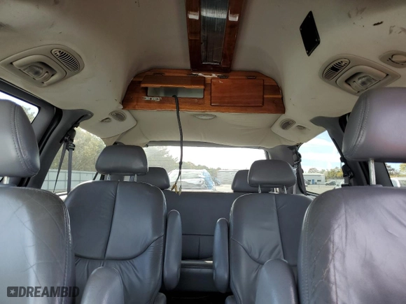 2000 Dodge Caravan SE with VIN 1B4GP44L8YB797844, listed as a Copart auction lot 72460724 with 184,841 mi miles and Salvage Title. Bid and sale history available at carsss.com. Image 10.