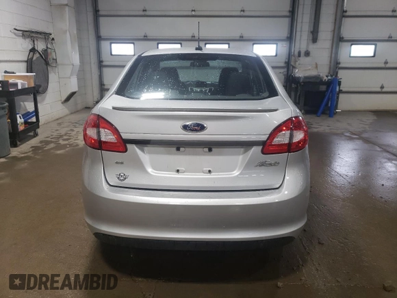 2013 Ford Fiesta SE z VIN 3FADP4BJ8DM220456, wystawiony jako Copart lot #58596825 z przebiegiem 115 933 mil mil oraz Szkoda całkowita • Salvage title. Historia ofert i sprzedaży dostępna na DreamBid. Obrazek 6.