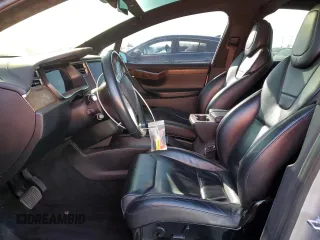 2017 Tesla Model X 90D z VIN 5YJXCAE27HF044791, wystawiony jako Copart lot #46040655 z przebiegiem 149 509 mil mil oraz Szkody całkowita. Historia ofert i sprzedaży dostępna na DreamBid. Obrazek 7.