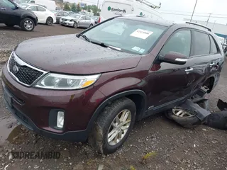 2015 Kia Sorento LX with VIN 5XYKTCA63FG585728, listed as a IAAI auction lot 42424806 with 191,894 mi miles and . Bid and sale history available at DreamBid. Image 2.