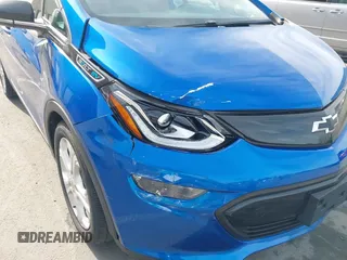 2017 Chevrolet Bolt EV LT z VIN 1G1FW6S00H4186094, wystawiony jako IAAI lot #41678309 z przebiegiem 43 781 mil mil oraz . Historia ofert i sprzedaży dostępna na DreamBid. Obrazek 6.