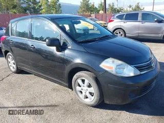 2012 Nissan Versa S z VIN 3N1BC1CPXCK804546, wystawiony jako IAAI lot #40661333 z przebiegiem 241 252 mil mil oraz . Historia ofert i sprzedaży dostępna na DreamBid. Obrazek 1.