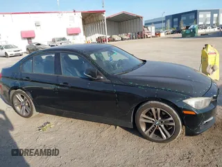 2015 BMW 3 Series 328i z VIN WBA3A5G56FNS86289, wystawiony jako IAAI lot #42150471 z przebiegiem 114 625 mil mil oraz . Historia ofert i sprzedaży dostępna na DreamBid. Obrazek 13.