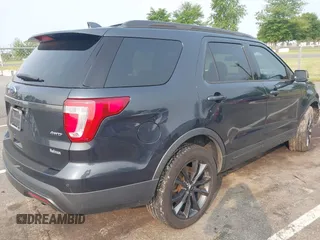 2017 Ford Explorer XLT с VIN 1FM5K8D87HGD95243, выставлен на аукционе IAAI как лот 42393470 с пробегом 133 772 миль миль и . История ставок и продаж доступна на DreamBid. Изображение 4.