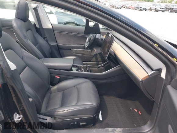 2018 Tesla Model 3 Long Range Battery z VIN 5YJ3E1EB3JF178812, wystawiony jako IAAI lot #42124838 z przebiegiem 124 229 mil mil oraz . Historia ofert i sprzedaży dostępna na DreamBid. Obrazek 5.