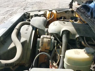 2001 Chevrolet Silverado 1500HD LS z VIN 1GCGC13U61F172302, wystawiony jako IAAI lot #41764662 z przebiegiem 218 807 mil mil oraz . Historia ofert i sprzedaży dostępna na DreamBid. Obrazek 18.