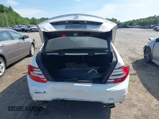 2014 Mercedes-Benz C 300 Sport z VIN WDDGF8AB0EA949700, wystawiony jako IAAI lot #42384242 z przebiegiem 136 445 mil mil oraz . Historia ofert i sprzedaży dostępna na DreamBid. Obrazek 17.