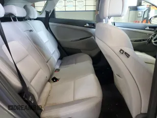 2018 Hyundai Tucson SE z VIN KM8J2CA40JU769217, wystawiony jako Copart lot #50214755 z przebiegiem 105 311 mil mil oraz Szkody całkowita. Historia ofert i sprzedaży dostępna na DreamBid. Obrazek 10.