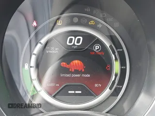 2016 FIAT 500e z VIN 3C3CFFGE3GT136141, wystawiony jako IAAI lot #42283699 z przebiegiem 44 891 mil mil oraz . Historia ofert i sprzedaży dostępna na DreamBid. Obrazek 13.
