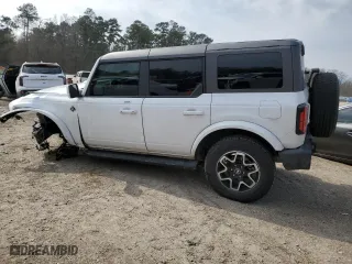 2023 Ford Bronco with VIN 1FMEE5BP7PLC15071, listed as a Copart auction lot 45321715 with 2,213 mi miles and Salvage Title. Bid and sale history available at carsss.com. Image 2.