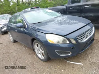 2012 Volvo S60 T5 z VIN YV1622FS9C2105289, wystawiony jako IAAI lot #42130176 z przebiegiem 108 883 mil mil oraz . Historia ofert i sprzedaży dostępna na DreamBid. Obrazek 1.