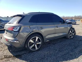 2023 Audi Q5 S line Premium Plus z VIN WA1EAAFY6P2136552, wystawiony jako Copart lot #49588345 z przebiegiem 48 874 mil mil oraz Szkoda całkowita • Salvage title. Historia ofert i sprzedaży dostępna na DreamBid. Obrazek 3.
