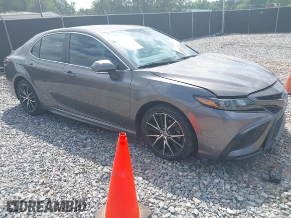 2022 Toyota Camry SE z VIN 4T1T11AK5NU701354, wystawiony jako IAAI lot #42135026 z przebiegiem 173 208 mil mil oraz . Historia ofert i sprzedaży dostępna na DreamBid. Obrazek 1.