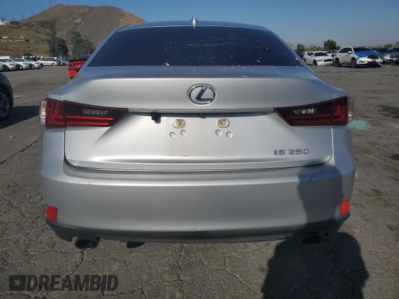 2014 Lexus IS 250 z VIN JTHBF1D27E5007609, wystawiony jako Copart lot #57139805 z przebiegiem 128 610 mil mil oraz Szkoda całkowita • Salvage title. Historia ofert i sprzedaży dostępna na DreamBid. Obrazek 6.