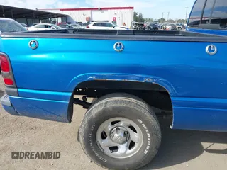 1999 Dodge 1500 z VIN 3B7HC13Z2XG197088, wystawiony jako IAAI lot #41686269 z przebiegiem 210 662 mil mil oraz . Historia ofert i sprzedaży dostępna na DreamBid. Obrazek 6.