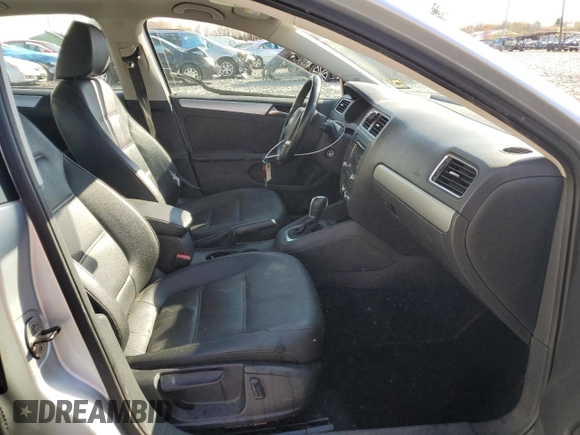 2013 Volkswagen Jetta SE z VIN 3VWDP7AJ5DM442236, wystawiony jako Copart lot #53677705 z przebiegiem 119 645 mil mil oraz Szkoda całkowita • Salvage title. Historia ofert i sprzedaży dostępna na DreamBid. Obrazek 7.