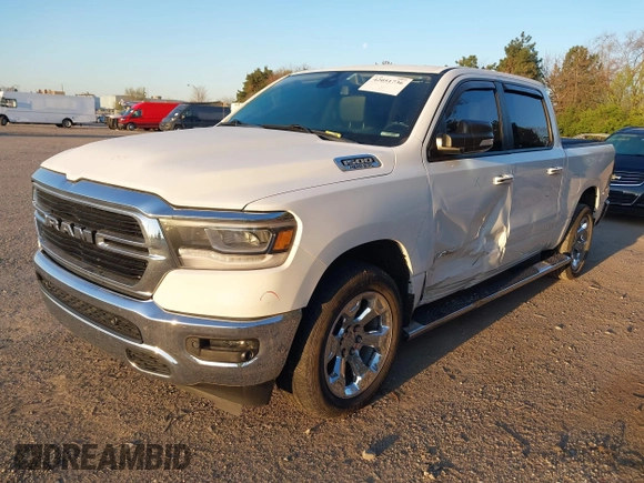 2019 Ram 1500 Big Horn z VIN 1C6SRFFT2KN659701, wystawiony jako IAAI lot #42051736 z przebiegiem 165 542 mil mil oraz . Historia ofert i sprzedaży dostępna na DreamBid. Obrazek 17.