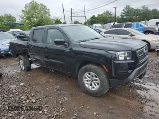 2024 Nissan Frontier SV z VIN 1N6ED1EJ0RN667374, wystawiony jako Copart lot #58184865 z przebiegiem 9 546 mil mil oraz Czysty tytuł • Clean title. Historia ofert i sprzedaży dostępna na DreamBid. Obrazek 4.