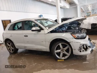 2022 Audi SQ5 Premium Plus with VIN WA1B4AFY5N2043366, listed as a IAAI auction lot 41528425 with 1 mi miles. Bid and sale history available at carsss.com. Image 12.