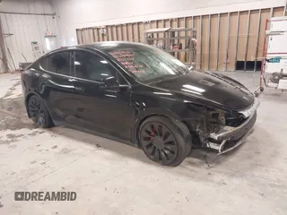 2022 Tesla Model Y Performance z VIN 7SAYGDEF6NF376488, wystawiony jako IAAI lot #41842936 z przebiegiem 27 706 mil mil oraz . Historia ofert i sprzedaży dostępna na DreamBid. Obrazek 1.