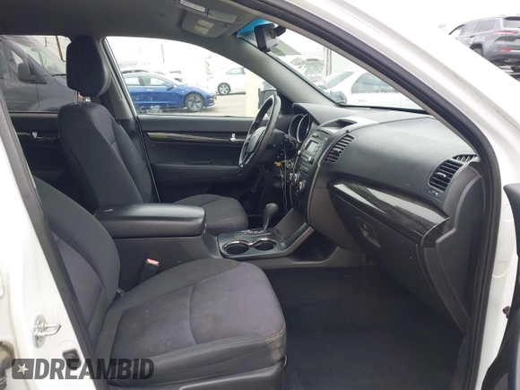 2011 Kia Sorento LX with VIN 5XYKT4A10BG170581, listed as a IAAI auction lot 42164145 with Not Provided miles and . Bid and sale history available at carsss.com. Image 5.