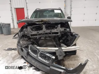 2004 BMW X3 2.5i with VIN WBXPA73464WC41900, listed as a IAAI auction lot 42007333 with 1 mi miles. Bid and sale history available at carsss.com. Image 6.