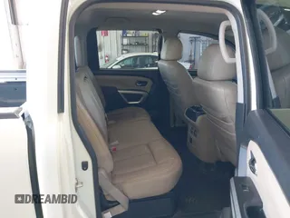 2016 Nissan Titan SL z VIN 1N6BA1F45GN517262, wystawiony jako IAAI lot #42306252 z przebiegiem 141 080 mil mil oraz . Historia ofert i sprzedaży dostępna na DreamBid. Obrazek 8.