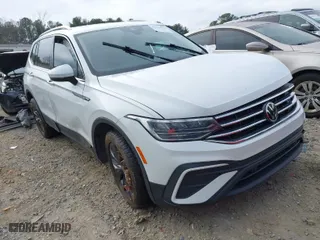 2022 Volkswagen Tiguan SE with VIN 3VV2B7AX5NM055508, listed as a IAAI auction lot 41179328 with 50,693 mi miles. Bid and sale history available at carsss.com. Image 1.