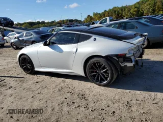 2023 Nissan Z Performance z VIN JN1BZ4BHXPM311269, wystawiony jako Copart lot #75271644 z przebiegiem 10 711 mil mil oraz Szkoda całkowita • Salvage title. Historia ofert i sprzedaży dostępna na DreamBid. Obrazek 2.