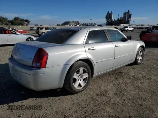 2005 Chrysler 300 with VIN 2C3JA43R35H627608, listed as a Copart auction lot 81592854 with 127,750 mi miles and Clean Title. Bid and sale history available at carsss.com. Image 3.
