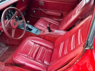 1978 Chevrolet Corvette z VIN 1Z87L8S437007, wystawiony jako Copart lot #89359805 z przebiegiem 84 490 mil mil oraz Czysty tytuł • Clean title. Historia ofert i sprzedaży dostępna na DreamBid. Obrazek 6.