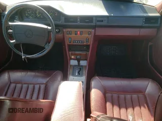 1988 Mercedes-Benz 300 E with VIN WDBEA30DXJA700058, listed as a Copart auction lot 58342374 with 210,787 mi miles and Clean Title. Bid and sale history available at DreamBid. Image 8.