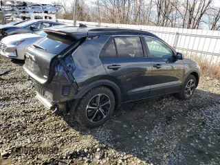 2025 Kia Niro LX with VIN KNDCP3LE3S5215136, listed as a Copart auction lot 43870085 with 3,981 mi miles and Salvage Title. Bid and sale history available at carsss.com. Image 3.