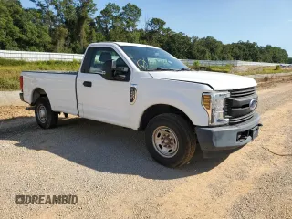 2018 Ford F-250 XL z VIN 1FTBF2A60JEB43301, wystawiony jako Copart lot #72431894 z przebiegiem 49 141 mil mil oraz Czysty tytuł • Clean title. Historia ofert i sprzedaży dostępna na DreamBid. Obrazek 4.
