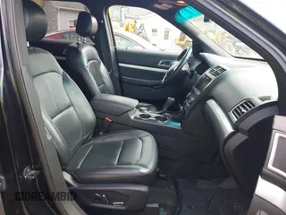 2017 Ford Explorer XLT z VIN 1FM5K8D85HGA83499, wystawiony jako IAAI lot #42059299 z przebiegiem 76 484 mil mil oraz . Historia ofert i sprzedaży dostępna na DreamBid. Obrazek 5.