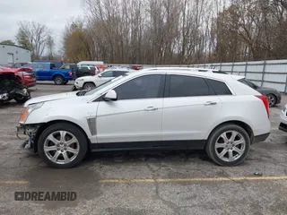 2014 Cadillac SRX Premium Collection z VIN 3GYFNDE34ES548826, wystawiony jako IAAI lot #40792942 z przebiegiem 115 984 mil mil oraz . Historia ofert i sprzedaży dostępna na DreamBid. Obrazek 15.