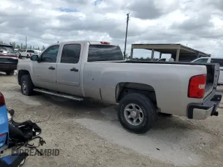 2008 Chevrolet Silverado 3500HD SRW Work Truck with VIN 1GCHC33K38F117895, listed as a Copart auction lot 76732994 with 296,057 mi miles and Clean Title. Bid and sale history available at carsss.com. Image 2.