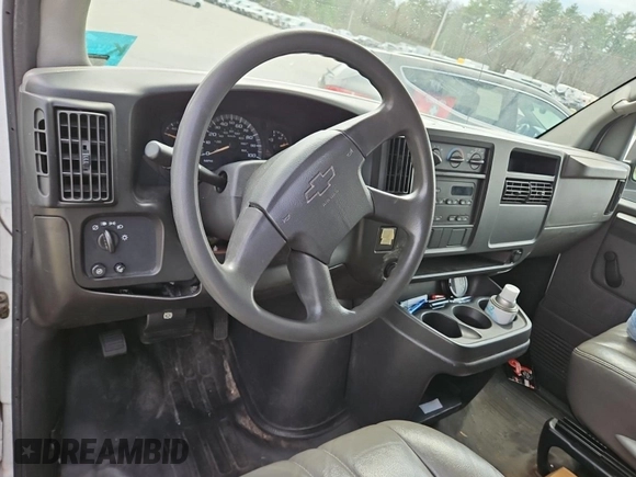 2005 Chevrolet Express Cargo z VIN 1GCFG15X451215108, wystawiony jako IAAI lot #42607984 z przebiegiem 127 758 mil mil oraz . Historia ofert i sprzedaży dostępna na DreamBid. Obrazek 13.