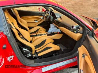 2021 Ferrari F8 с VIN ZFF93LMA2M0264413, выставлен на аукционе Copart как лот 54799515 с пробегом 1 205 миль миль и Списание • Salvage title. История ставок и продаж доступна на DreamBid. Изображение 7.