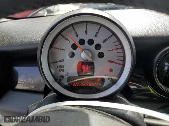 2009 MINI Hardtop S with VIN WMWMF73569TW82889, listed as a Copart auction lot 55630165 with 128,360 mi miles and Clean Title. Bid and sale history available at DreamBid. Image 9.